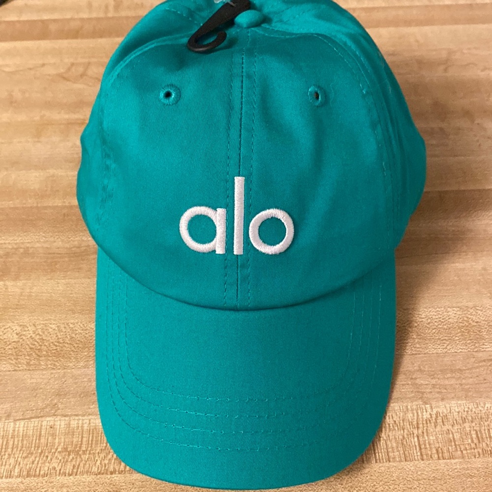 ALO Yoga Hat, too small for my head lol but removed tags